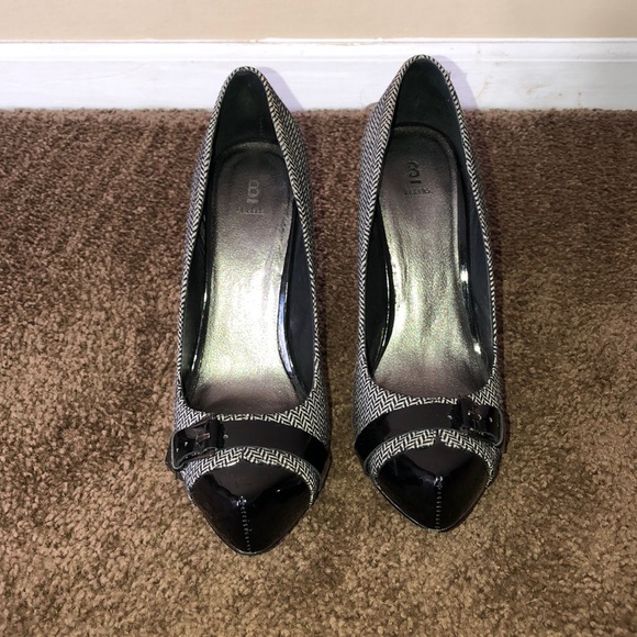 Heels - Picture 2 of 3